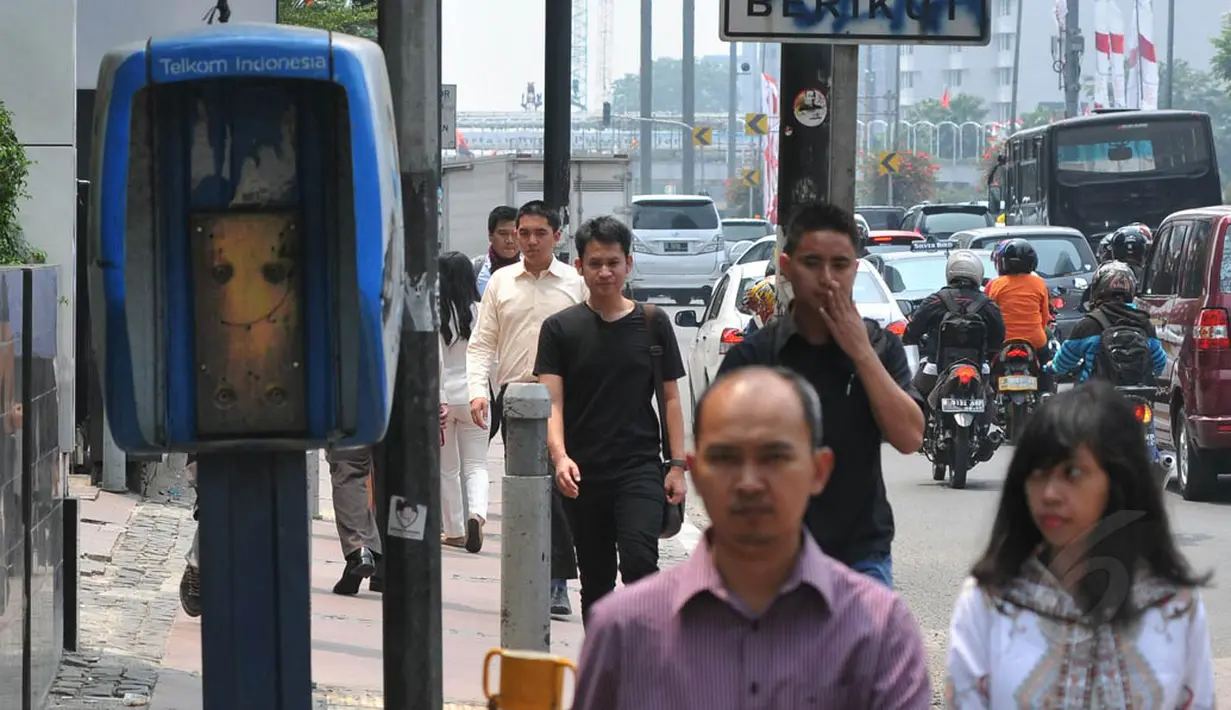 Kondisi telepon umum koin yang sudah tak aktif dan tak terawat, Jakarta, Senin (25/8/14). (Liputan6.com/Johan Tallo) 