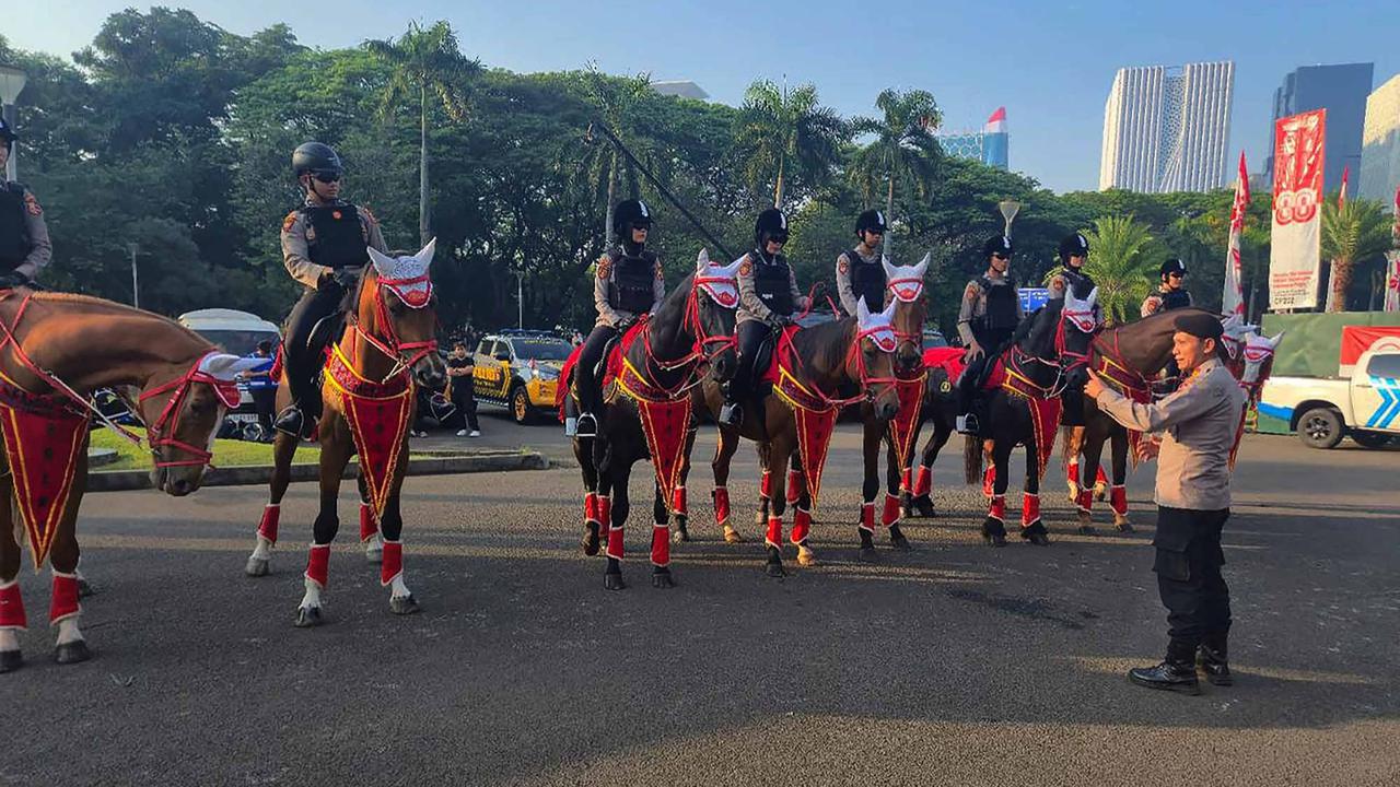 FOTO: Pasukan Berkuda Polri Dikerahkan Kawal Perayaan HUT RI ke-80 di Jakarta