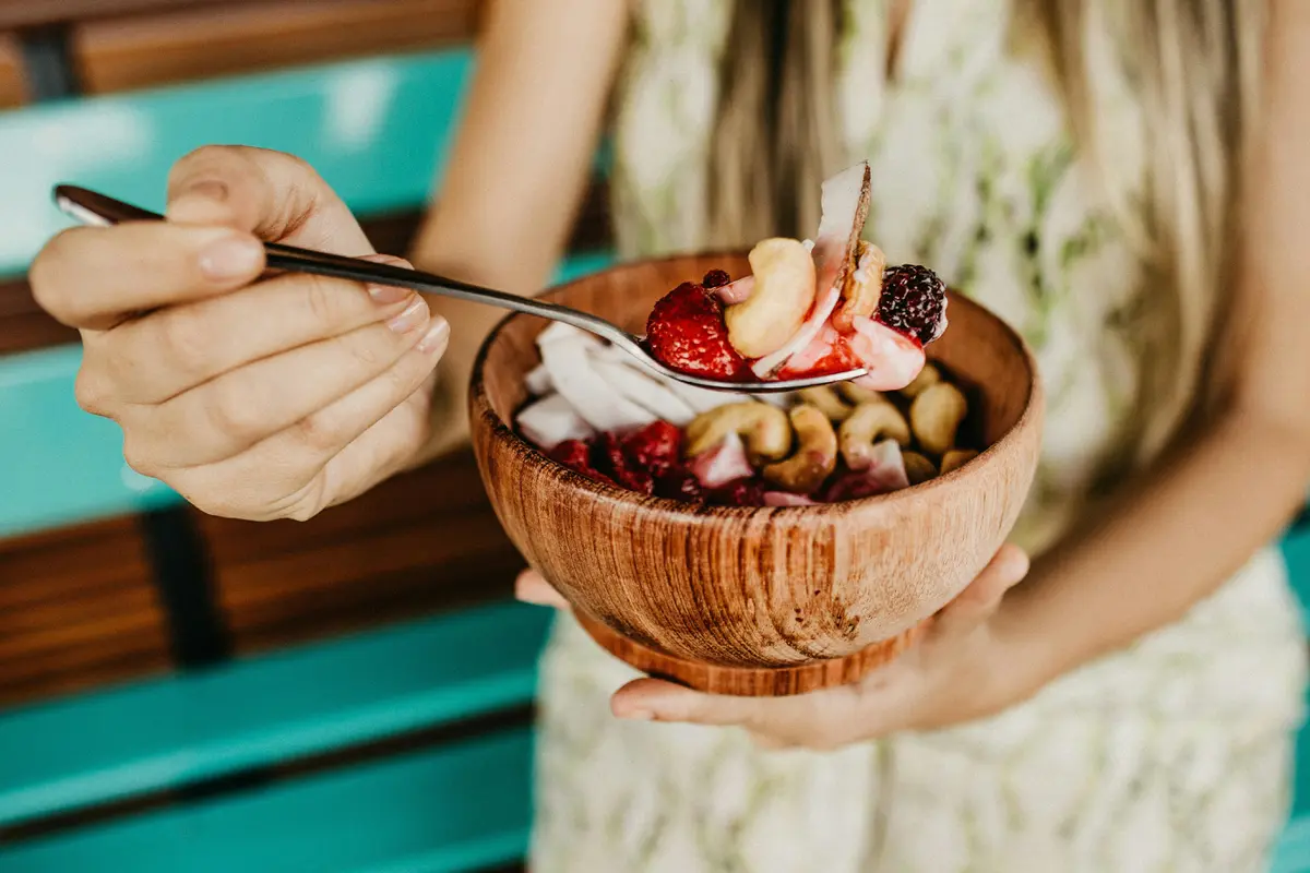 Ingin Sarapan Lebih Sehat? Coba Resep Smoothie Bowl yang Kaya Serat dan Rendah Kolesterol Ini