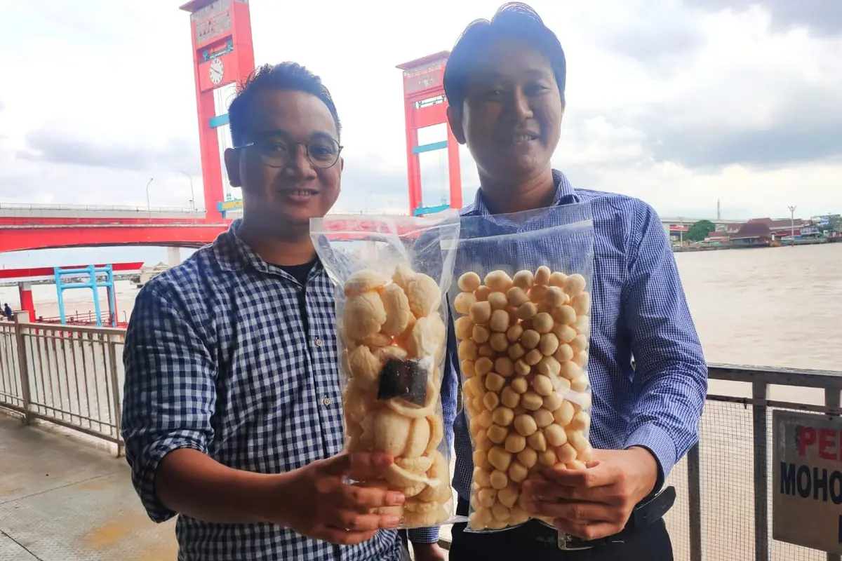 Pengusaha Palembang Bangun E-Commerce Kerupuk Pertama di Indonesia