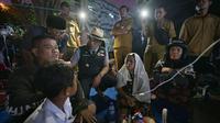 Gubernur Jawa Barat Ridwan Kamil meninjau korban gempa bumi yang dirawat di RSUD Sayang, Kabupaten Cianjur, Senin (21/11/2022). Gubernur juga menginap di Cianjur guna memantau penanganan korban gempa. (Foto: Biro Adpim Jabar)