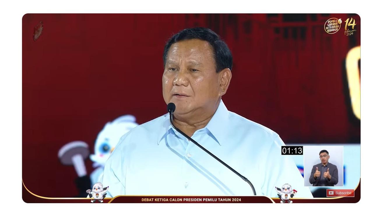 Calon presiden (capres) nomor urut 2 Prabowo Subianto saat debat capres ketiga yang digelar KPU pada Minggu (7/1/2024) di Istora, Senayan, Jakarta.