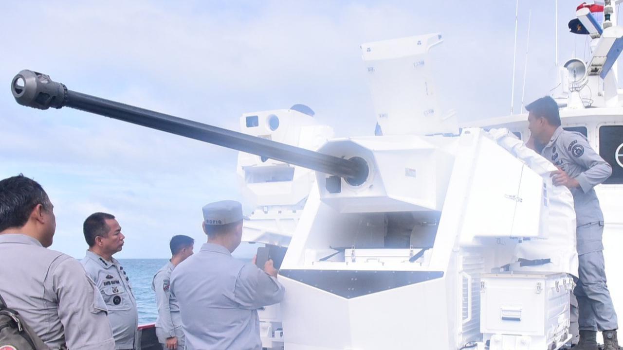 Bakamla RI melakukan uji fungsi senjata SMASH 30 MM di Pulau Petong, Batam, Kepulauan Riau, selama dua hari, 22-23 Desember 2023.&nbsp;