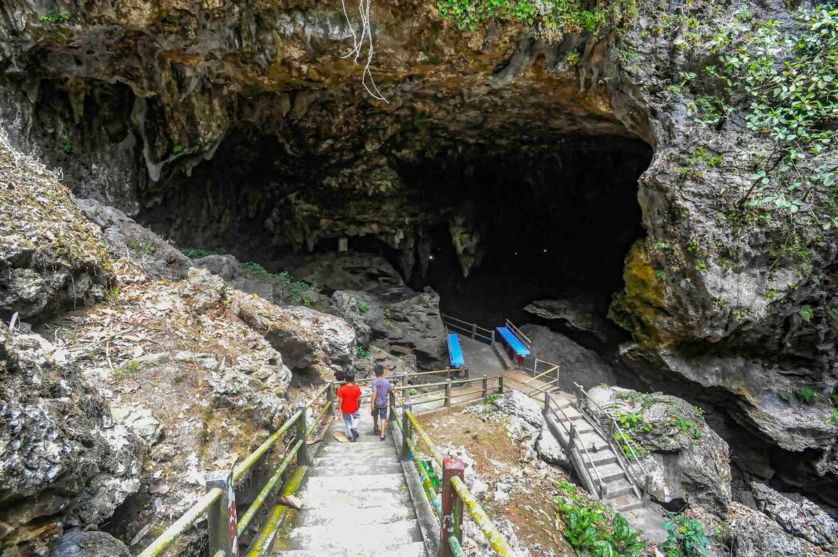 FOTO: Pesona Stalaktit dan Stalagmit Goa Lowo, Keajaiban Alam Trenggalek