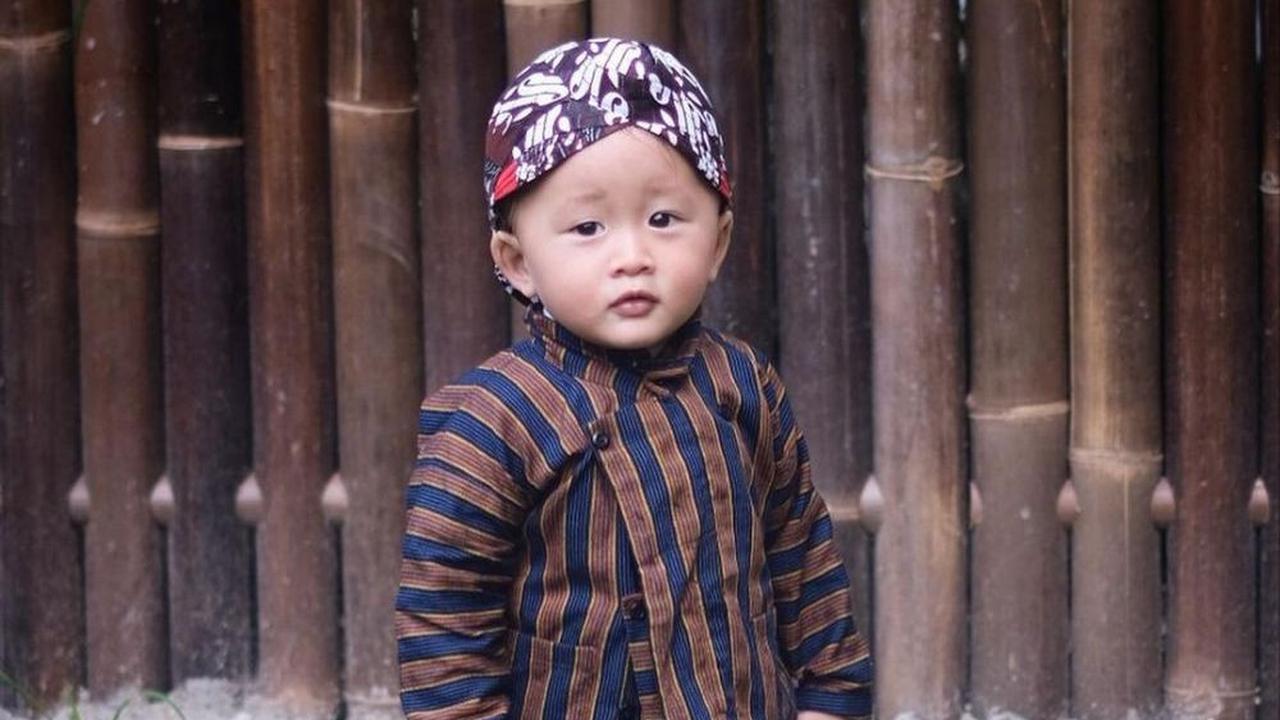 4. Baju Surjan
