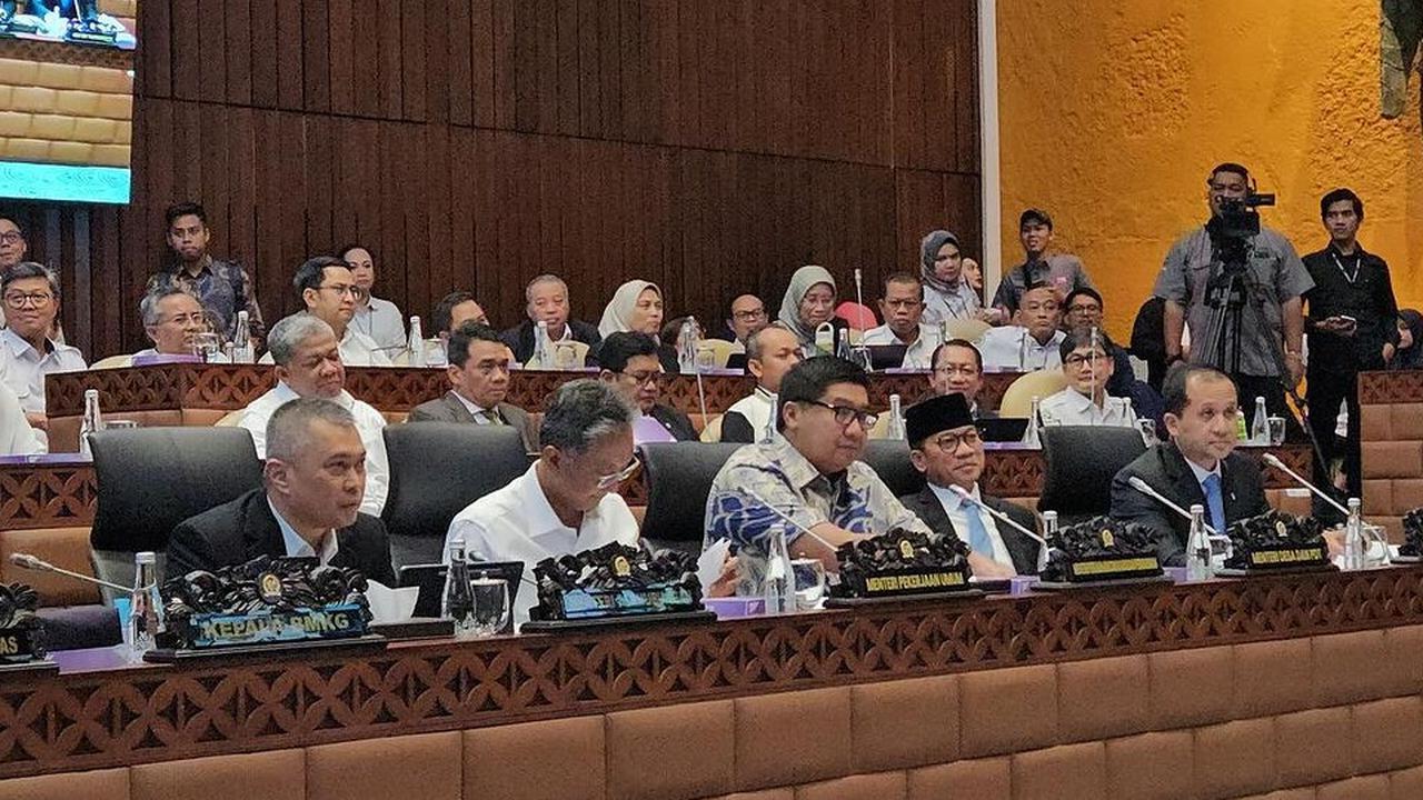 VIDEO: Tawa Anggota DPR Ingatkan Maruarar Sehari Terbangun 8.333 Rumah "Selamat Tugas Pak Menteri"
