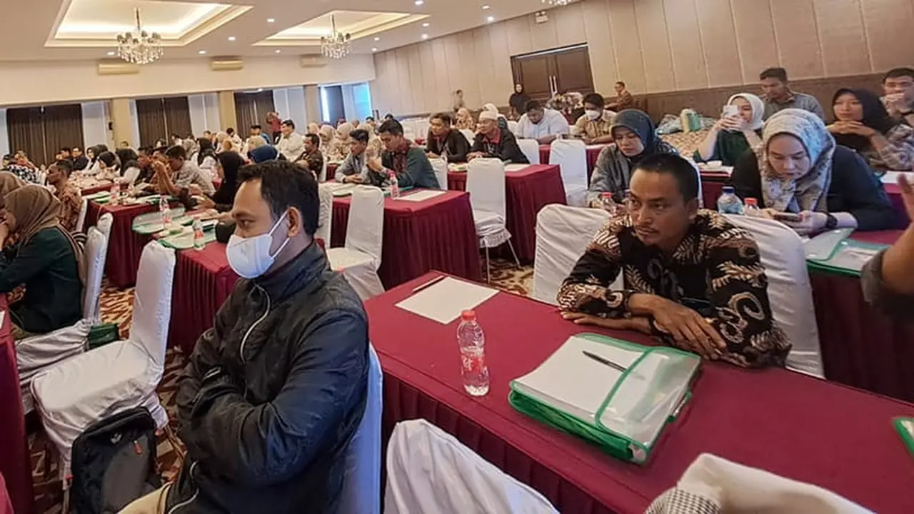 Sebanyak 72 guru sekolah dasar (SD) dari 20 kecamatan di Kabupaten Kutai Kartanegara mendapat kegiatan bimbingan teknis (Bimtek) atau pelatihan.