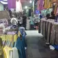 Suasana di Blok F Pasar Tanah Abang, Jakarta Pusat, Senin (18/3/2024). (Liputan6/Muhammad Jibril Razky Kamal)