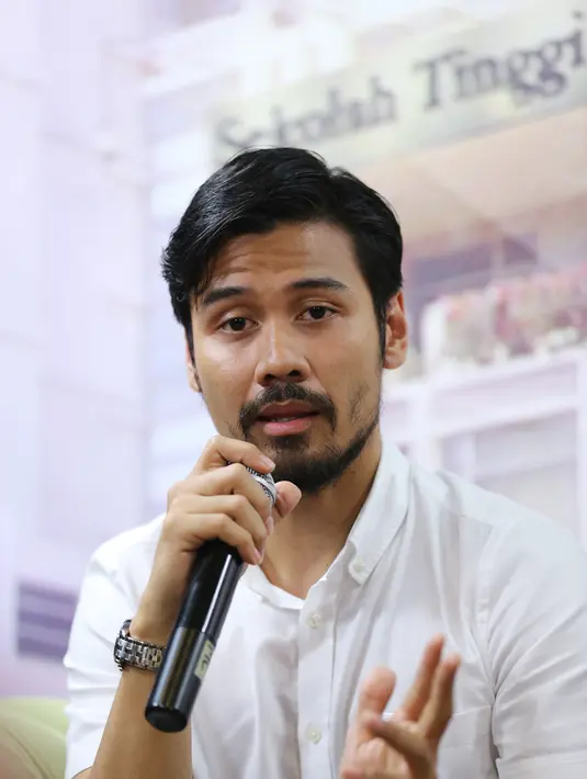 Sebagai aktor, ia juga kagum dengan sosok Kartini. Perempuan kuat, cantik dan tiidak kenal lelah memperjuangkan hak-hak perempuan. (Adrian Putra/Bintang.com)