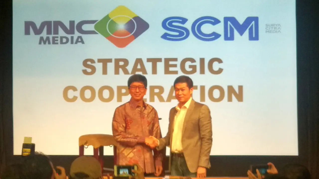 Penandatanganan MoU antara CEO PT Surya Citra Media Sutanto Hartono dan Direktur Utama MNC David Fernando Audy di Djakarta Theater, Jakarta, Kamis (12/12/2019).
