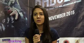 Aurelie Moeremans dan keluarganya pindah dari Belgia ke Indonesia untuk mewujudkan mimpi Aurelie menjadi artis. Aurelie mengaku bahwa dirinya terinspirasi dari Cinta Laura yang sudah sukses di layar kaca.