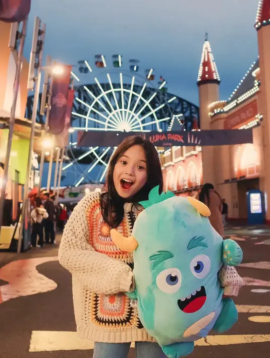 Namun, berbagai interaksi hangat nan mesra bersama sang ayah, Gading Marten juga terlalu manis untuk dilewatkan. [Foto: Instagram/gadiiing]