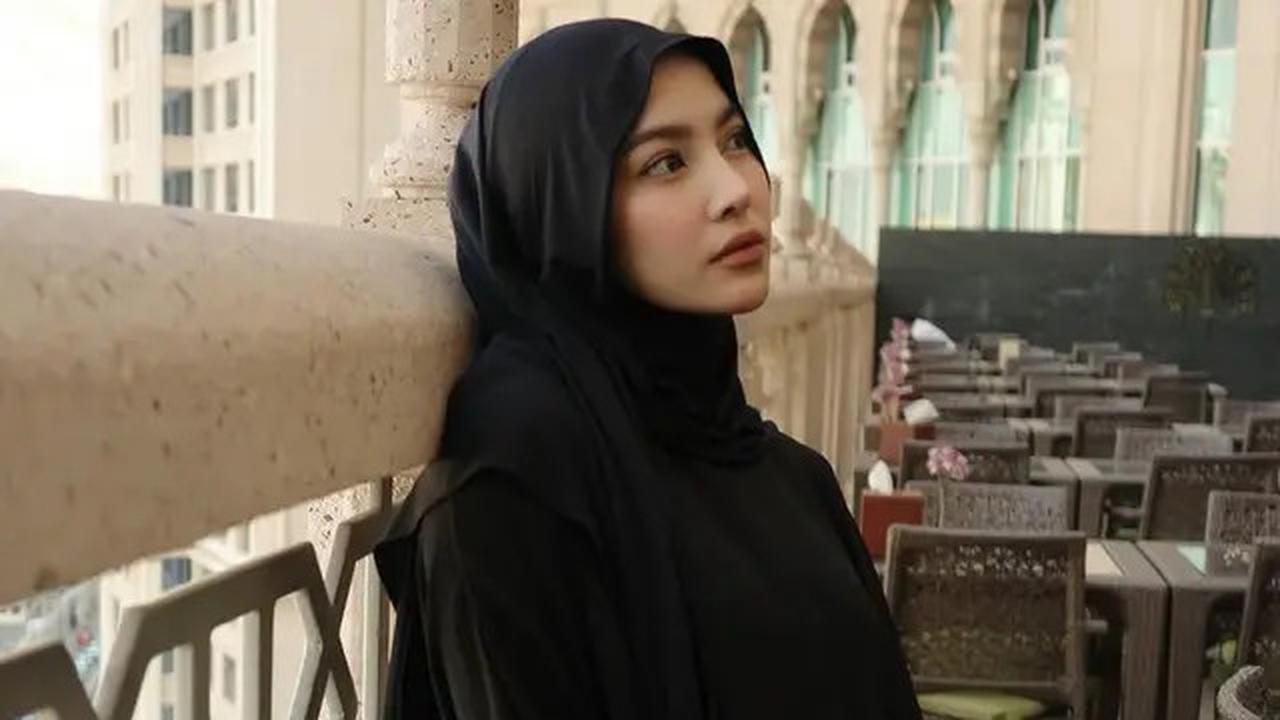 5 Gaya Hijab Meleyot Terbaru ala Selebritris Tanah Air, Modis dan Anti Ribet!