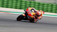 Pebalap Repsol Honda, Marc Marquez, saat sesi kualifikasi MotoGP San Marino di Sirkuit Marco Simoncelli, Minggu (9/9/2018). Lorenzo menjadi yang tercepat dengan catatan waktu 1 menit 31,629 detik. (AFP/Tiziana Fabi)
