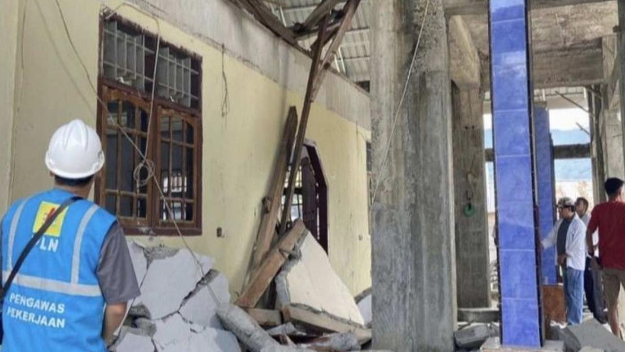 VIDEO: Momen Evakuasi Korban Gempa Poso M 6, Gereja Roboh Sebabkan 10 Orang Terluka