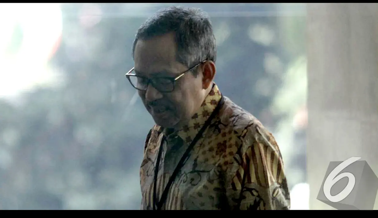 Muhadi membantah mengetahui soal uang yang dianggarkan untuk proyek alkes di Dinkes Provinsi Banten, Jakarta, Jumat (21/8/2014) (Liputan6.com/Panji Diksana)