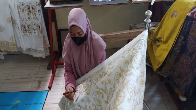 Kegiatan di kelompok Batik Serumpun Berlian (Foto: Liputan6.com/Agustina Melani)