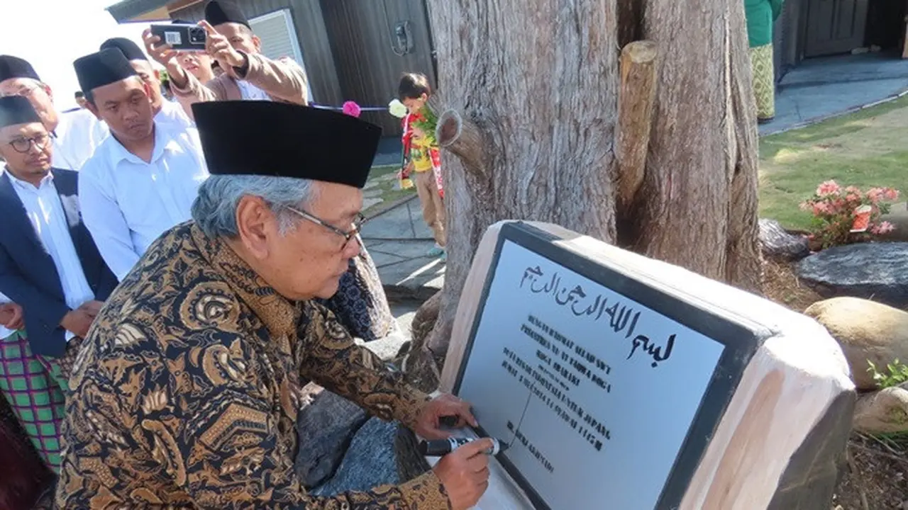 Dubes RI untuk Jepang Heri Akhmadi meresmikan Pondok Pesantren Nahdlatul Ulama (NU) Attaqwa di Koga, Prefektur Ibaraki, pada Jumat (3/5/2024).