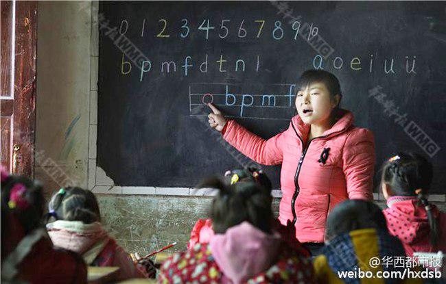Li bersemangat mengajar murid-muridnya | foto: copyright womenofchina.cn