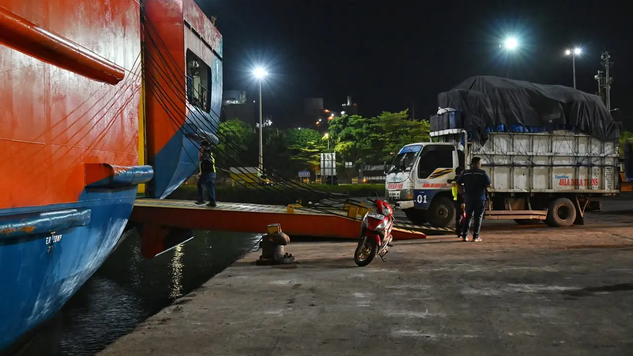 Kemenhub Mulai Uji Coba Tertibkan Truk ODOL di Pelabuhan