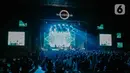 Band Barasuara tampil menghibur penonton pada Tamagochill festival yang bertajuk it’s time to go chill di Tennis Indoor Senayan, Jakarta, Jumat (22/11/2019). Dalam penampilannya mereka membawakan sejumlah lagu tenarnya seperti Sendu Melagu, Mengunci Ingatan, dan Bahas Bahasa. (Liputan6.com/Faizal F