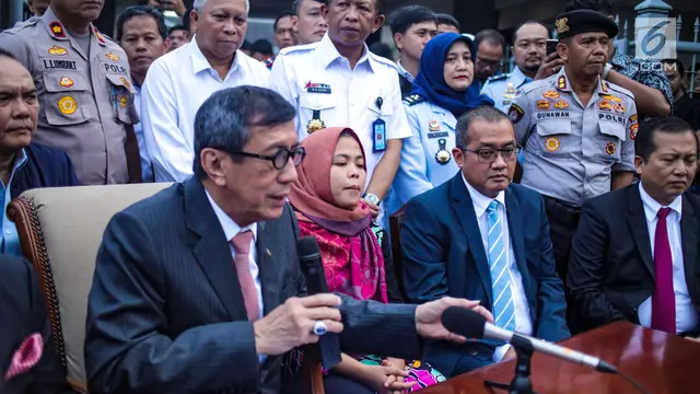 Didampingi Menteri Hukum dan HAM, Siti Aisyah Kembali ke Indonesia