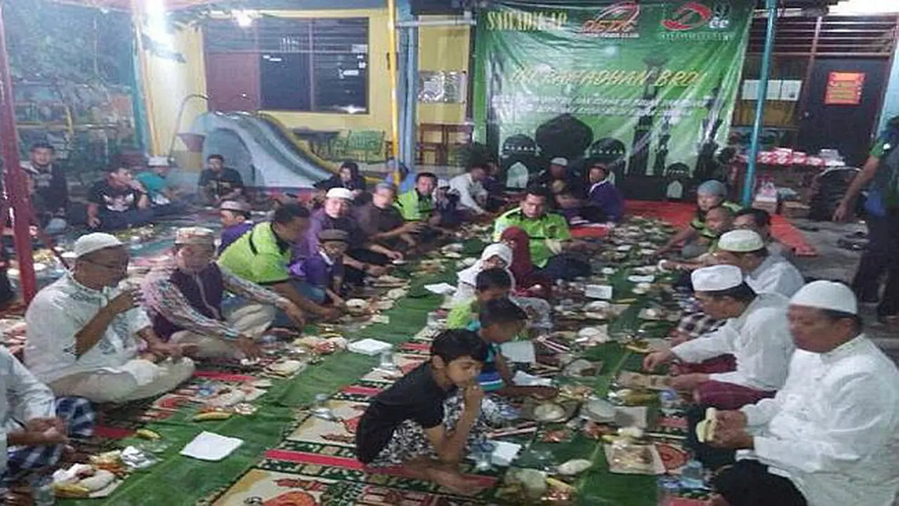 Cara Bikers Depok Raup Berkah Ramadan
