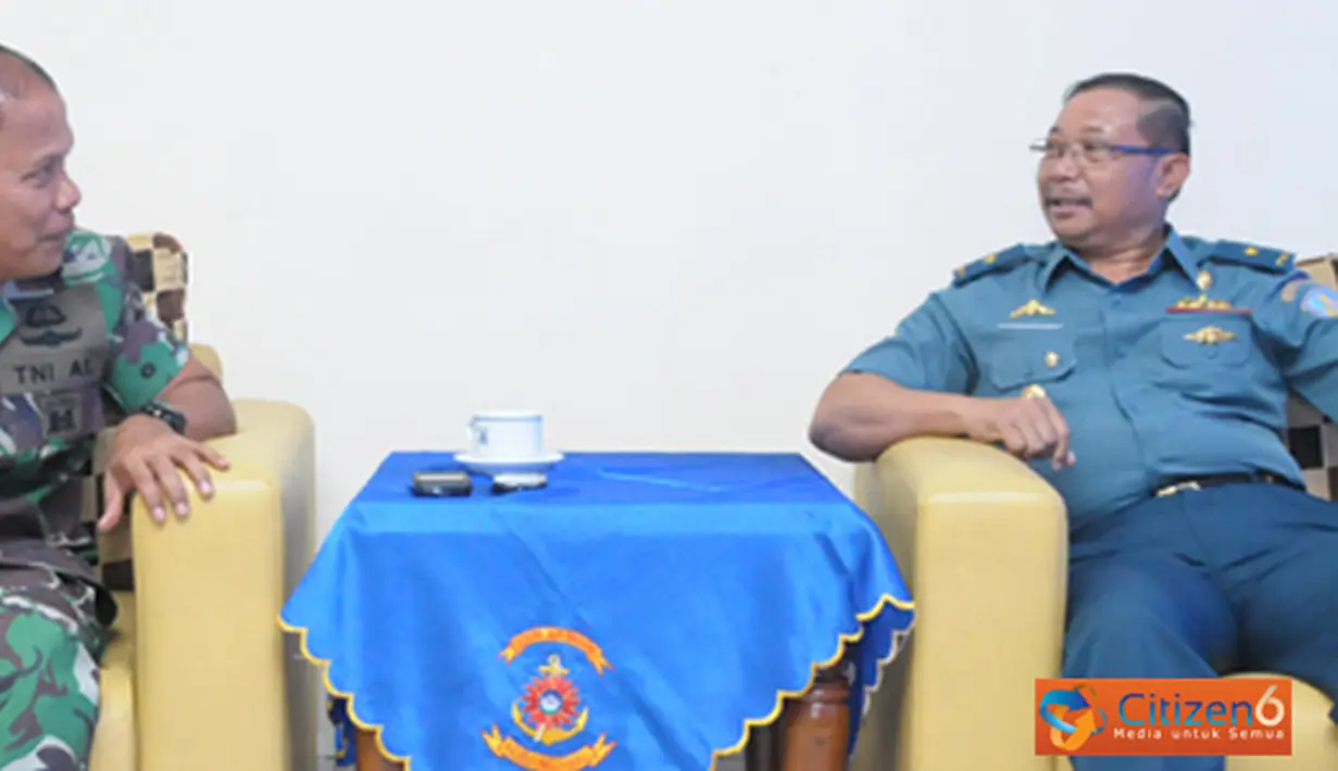 Citizen6, Surabaya: Wadan Kobangdikal Brigjen TNI (Mar) S. Panjaitan menerima kunjungan kadisinfolahta di Loby Utama Gedung Ki Hadjar Dewantoro, Kesartrian Bumimoro. (Pengirim: Penkobangdikal).