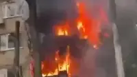 Kantor Presiden Ukraina Volodymyr Zelensky membagikan video gedung yang terbakar, diduga di Kyiv. (OFFICE OF THE PRESIDENT OF UKRAINE)
