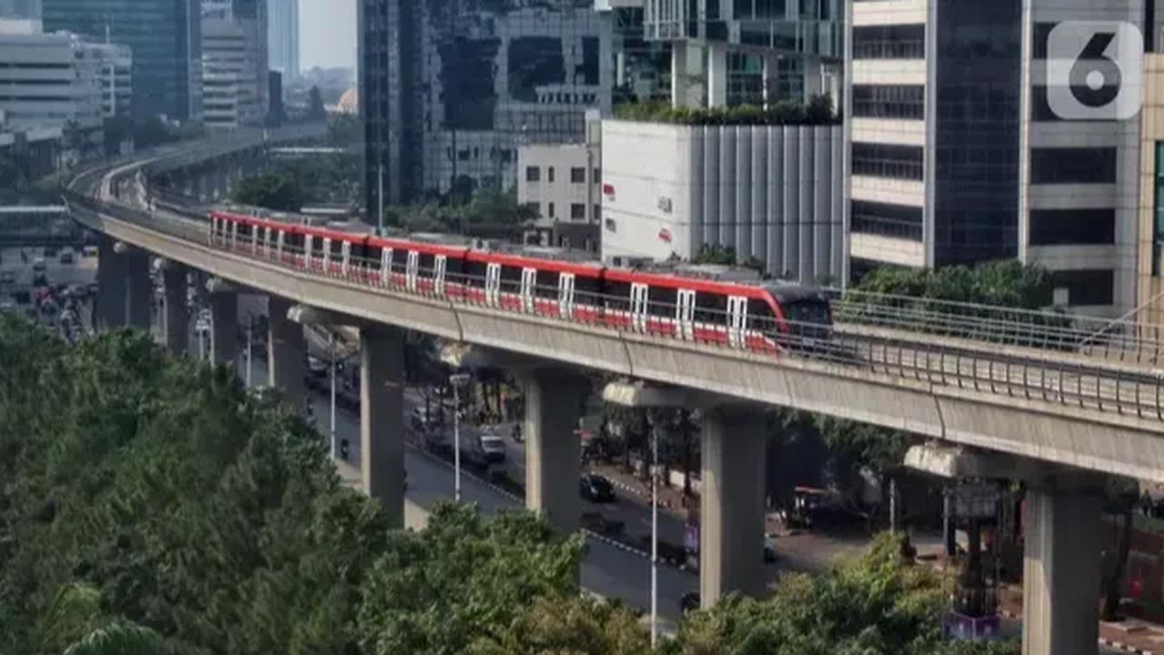Sebanyak 18 rangkaian kereta (trainset) LRT Jabodebek sedang antre masuk bengkel karena mengalami aus pada roda.