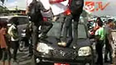 Aksi mahasiswa menolak rencana pengurangan subsidi bahan bakar minyak di Makassar, Sulsel, diwarnai penyanderaan mobil pelat merah. 