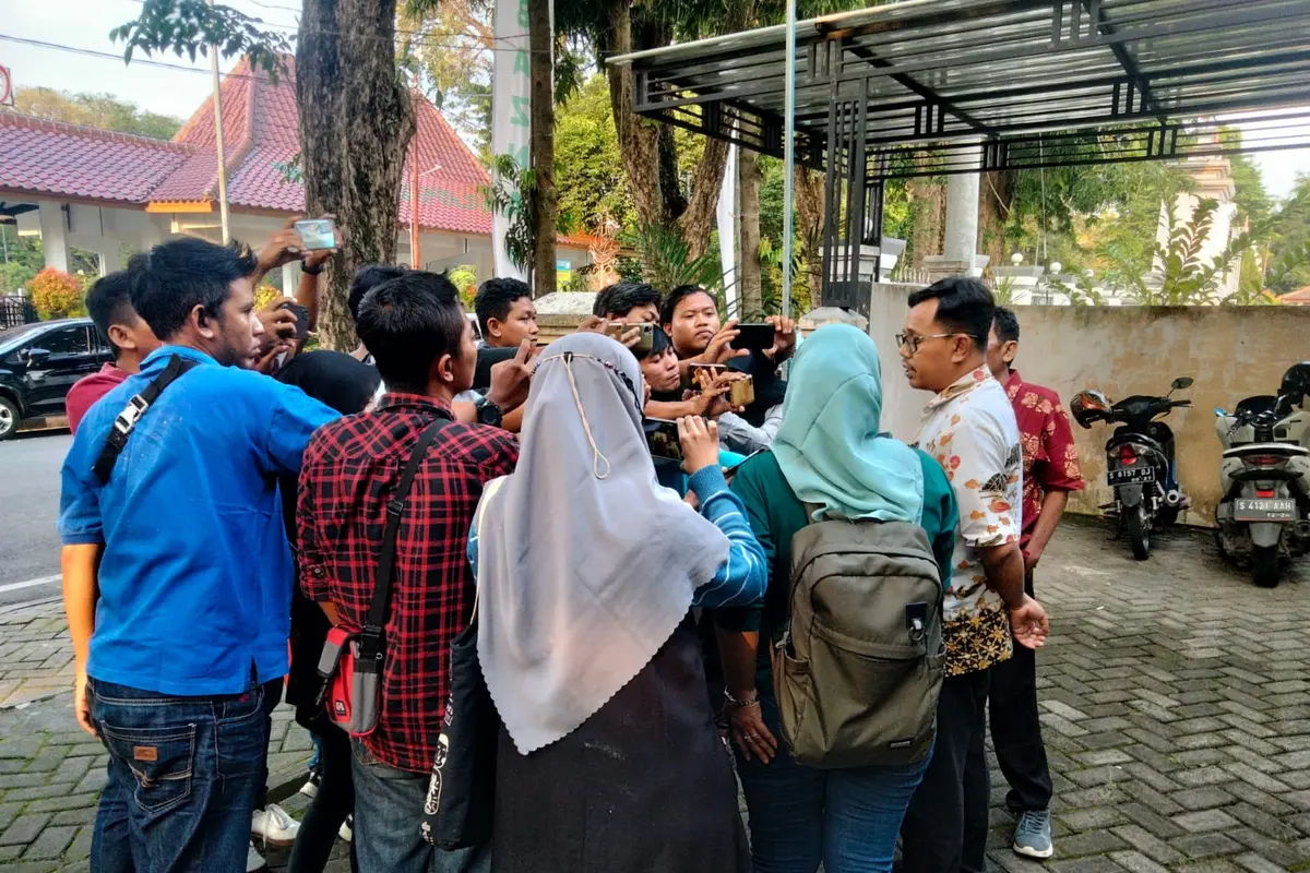 Pelaksana Tugas (Plt) Kepala Dinas Komunikasi dan Informatika (Kadin Kominfo) Nanang Dwi Cahyono saat mendatangi Bawaslu. (Istimewa)