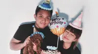 Rayakan Ultah Oka Mahendra Putra, Awkarin Bawa Lilin ke Pemakaman