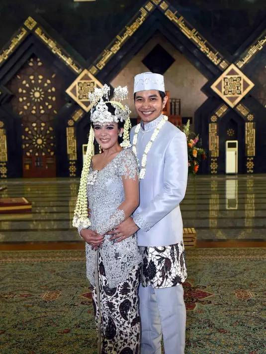 "Pastinya kita berdua sangat Alhamdulilah ya, dari tadi proses akad ijab kobul Alhamdulilah semua lancar. Lale ngucapinnya sekali langsung sah. Alhamdulilah sesuai dengan yang diharapkan," ucap Fika Effendi. (Nurwahyunan/Bintang.com)