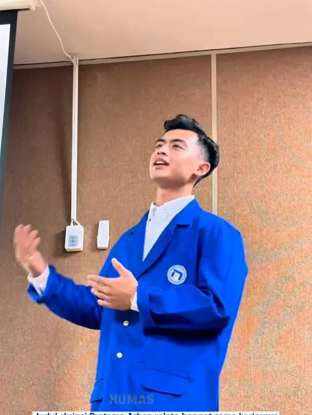 5 Potret Arhan Pratama Jalani Sidang Proposal Skripsi/Instagram @udinusofficial