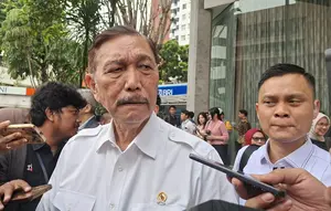 Luhut Cari 500 Ribu Agen Buat Kebut Pengumpulan Data Penerima Bansos