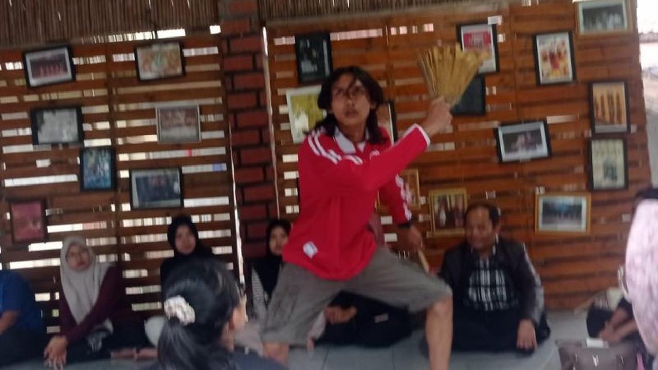 Komunitas Lab Gates USB Rangkasbitung Bawa Sastra Lokal Tembus Dunia Internasional