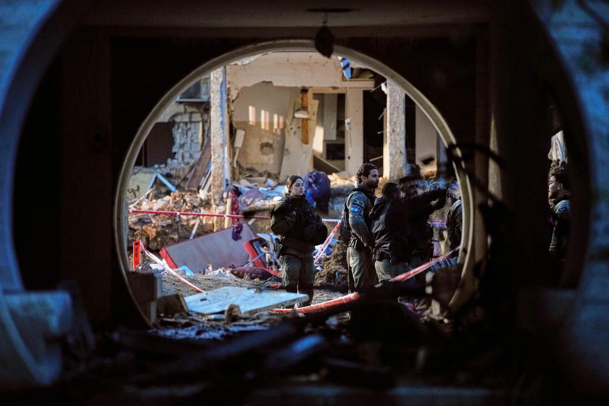 FOTO Arad Israel Luluh Lantak Dihantam Rudal Iran