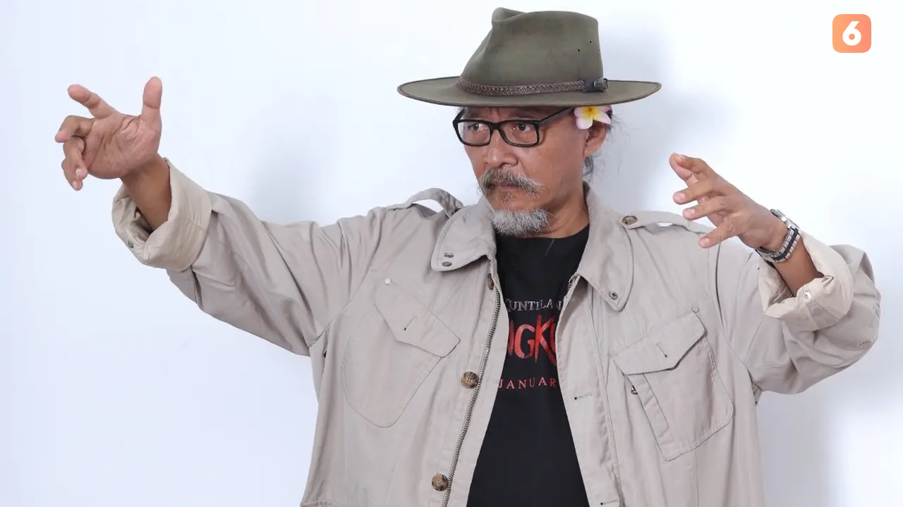 [Fimela] Sujiwo Tejo Media Visit Film Mangkujiwo