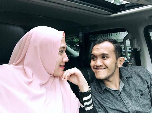 2. Almaratu Intan merupakan mantan pegawai Indadari. Maka dari itu dirinya sempat jadi perhatian warganet setelah menikah dengan Caisar.