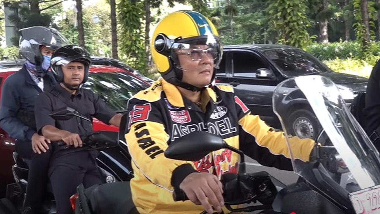 Biar Lebih Satset, Wagub Jabar Naik Motor Hari Pertama Ngantor Ikut Macet-macetan 'Langkah Kita Semoga Jadi Ibadah