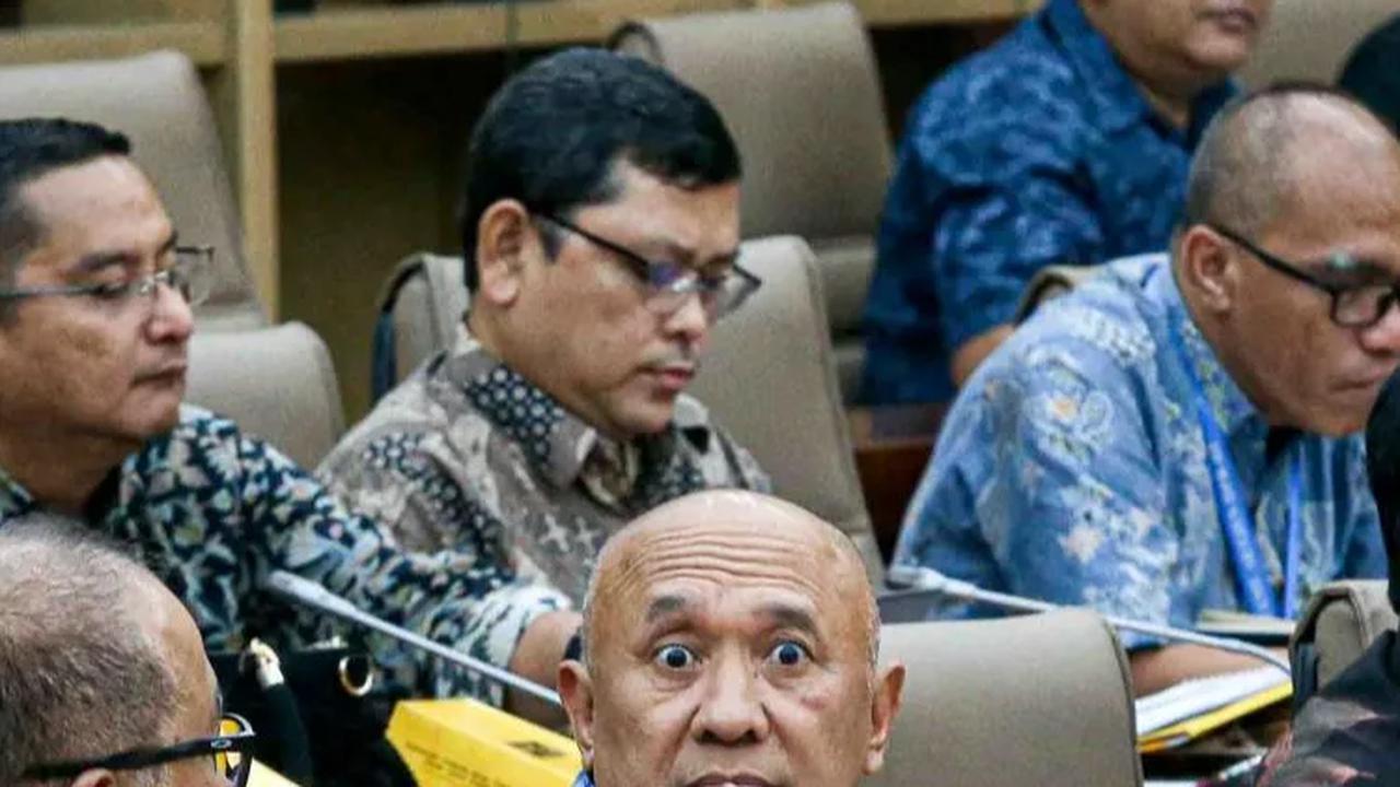 FOTO: Menkop UKM Teten Masduki Curhat Soal Penanganan Kredit Macet UMKM di Depan Komisi VI DPR