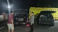 Kali ini, Polres Pohuwato berhasil mengamankan dua unit mobil jenis minibus. Mobil itu memuat bahan bakar minyak (bbm) jenis solar.