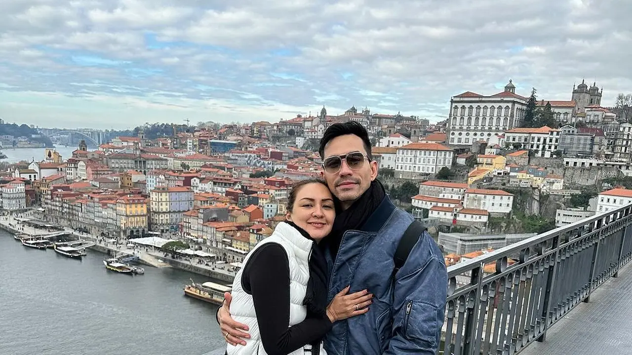 Darius Sinathrya dan Donna Agnesia