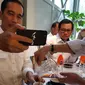 Gambar kepulauan NKRI di casing HP Jokowi membuat warganet naksir dan ingin memilikinya juga. (Doc: Twitter/Pramonoagung)