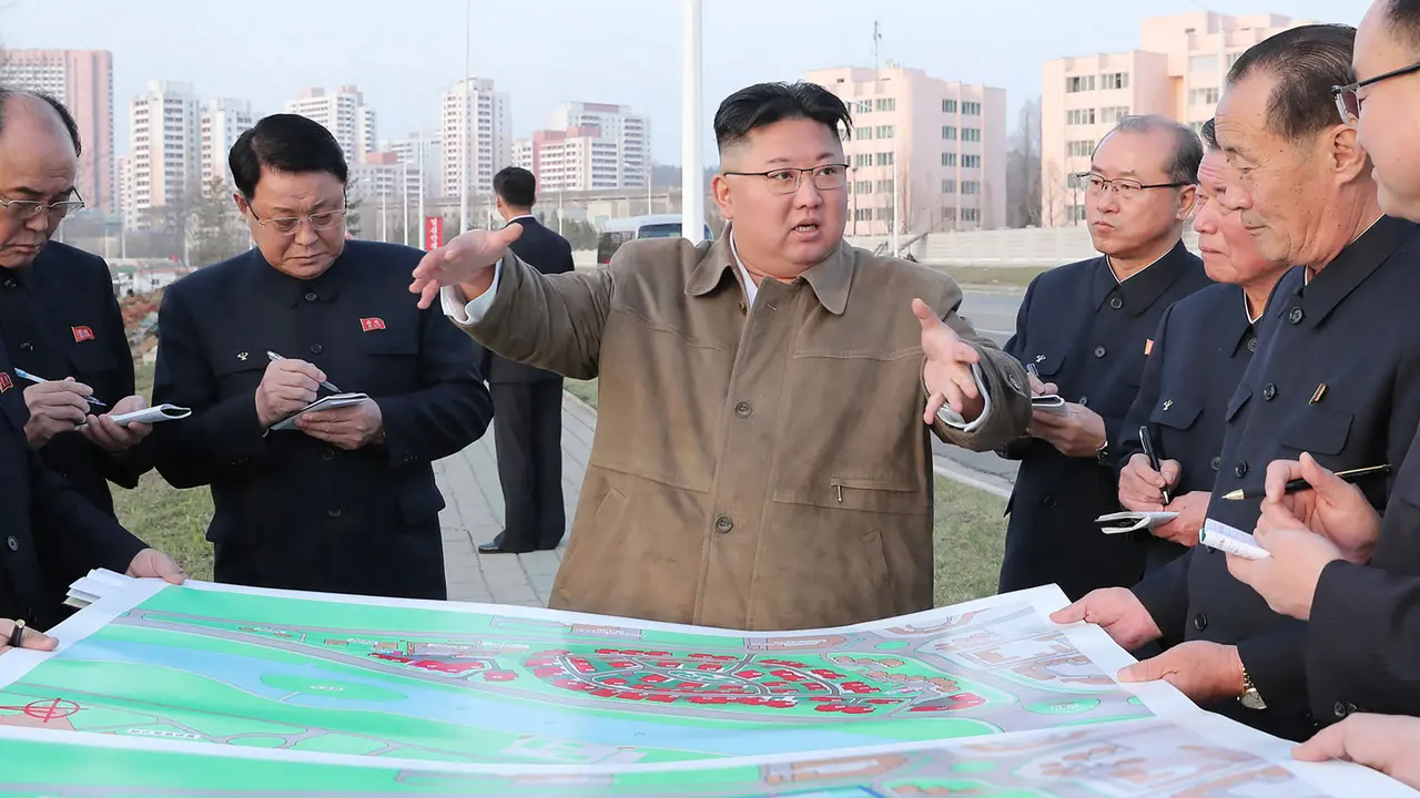 Kim Jong-un Tinjau Proyek Apartemen di Tepi Sungai Pothong