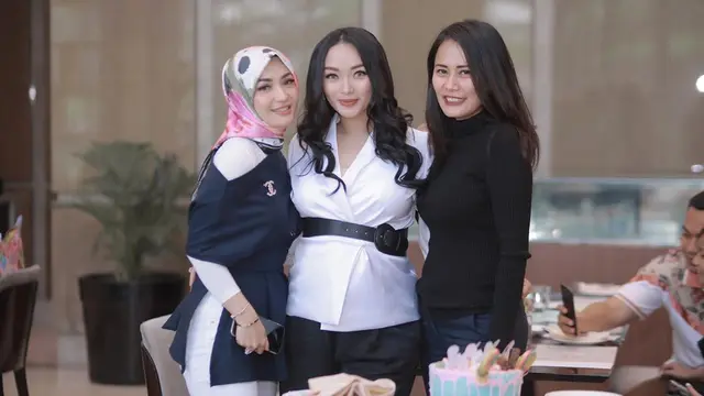 Perut Semakin Buncit, Ini 7 Potret Terbaru Zaskia Gotik Hamil Anak Pertama