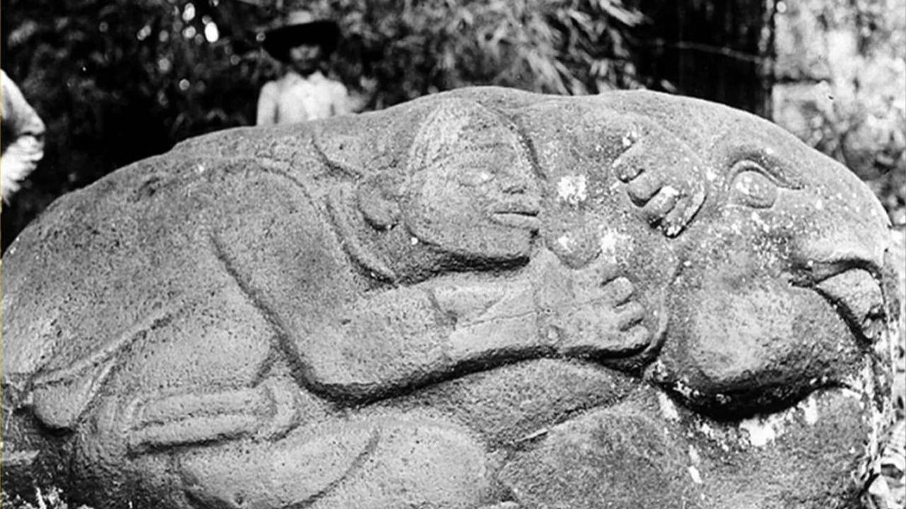 Batu Menggambarkan Tradisi Megalitik