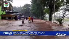 Simak informasi terkini dalam Fokus Pagi (06/03) dengan beberapa topik pilihan di antaranya, Mal Pelayanan Publik Terbakar, Banjir, Prosesi Pemakaman Jenazah Dramatis, Bus Pariwisata Tabrak Minibus, Rumah dan Warung, Gerebek Balap Liar, Ratusan Remaj...
