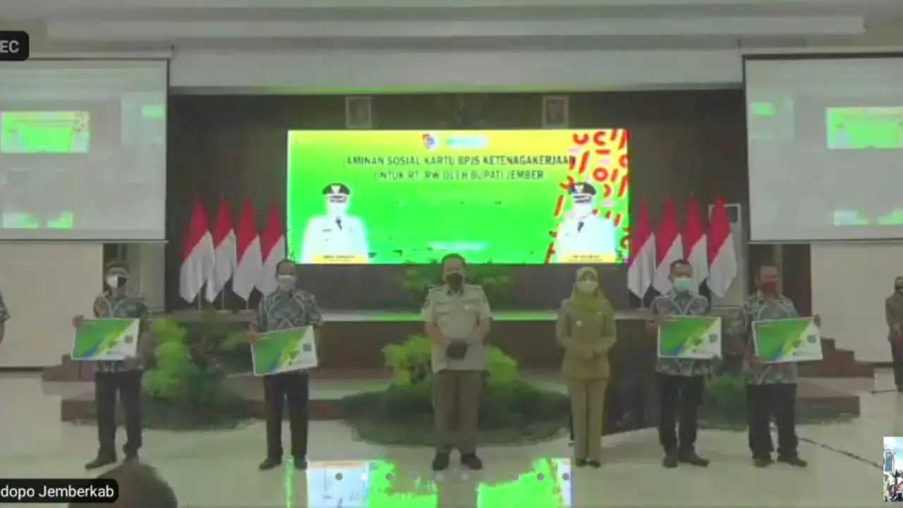 Pemkab Jember Pionir Perlindungan Jamsostek Seluruh Ketua RT RW